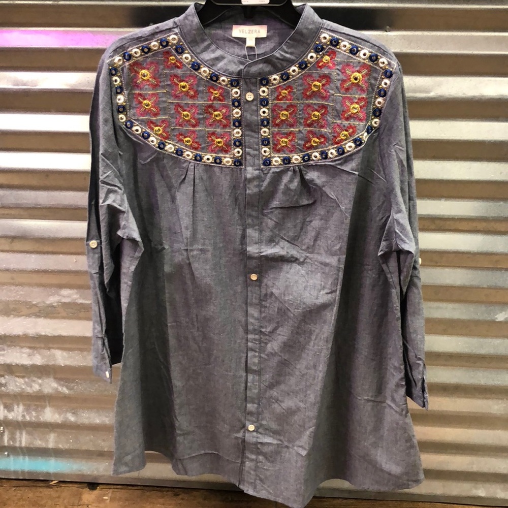 Jean material shirt with colored detailed